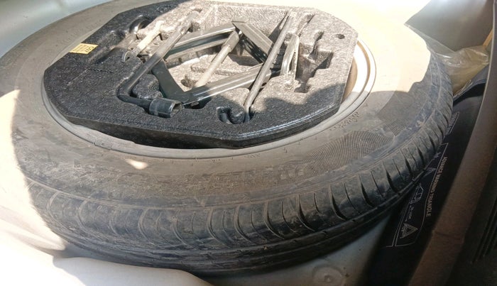 2017 Hyundai New Elantra 2.0 SX(O) AT PETROL, Petrol, Automatic, 47,163 km, tyre