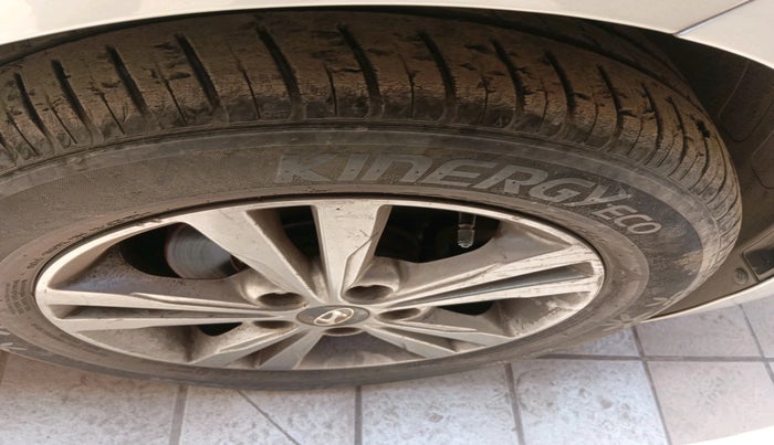 2017 Hyundai New Elantra 2.0 SX(O) AT PETROL, Petrol, Automatic, 47,163 km, tyre