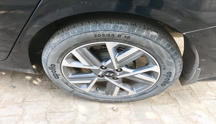 2023 Hyundai Verna SX (O) 1.5 MPI MT, Petrol, Manual, 40,585 km, tyre