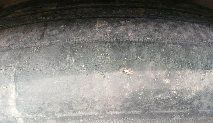 2011 Maruti Swift Dzire VDI, Diesel, Manual, 1,36,382 km, tyre