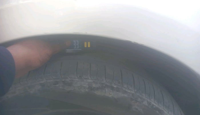 2012 Maruti Ertiga VXI, Petrol, Manual, 94,000 km, tyre