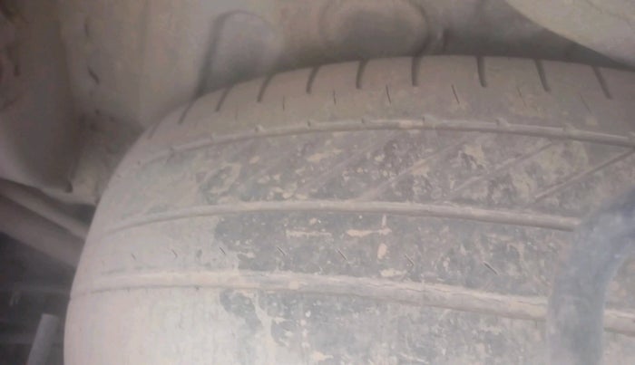 2012 Maruti Ertiga VXI, Petrol, Manual, 94,000 km, tyre