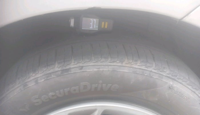 2012 Maruti Ertiga VXI, Petrol, Manual, 94,000 km, tyre