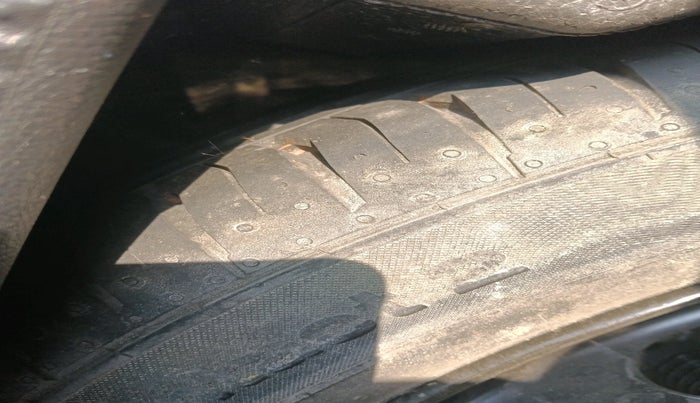 2015 Skoda Yeti ELEGANCE 4 X 4, Diesel, Manual, 1,21,612 km, tyre