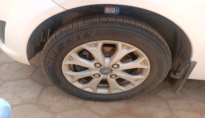 2014 Ford Figo TITANIUM 1.4 DIESEL, Diesel, Manual, 2,09,810 km, tyre