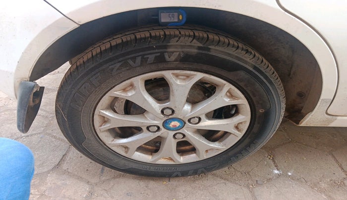 2014 Ford Figo TITANIUM 1.4 DIESEL, Diesel, Manual, 2,09,810 km, tyre