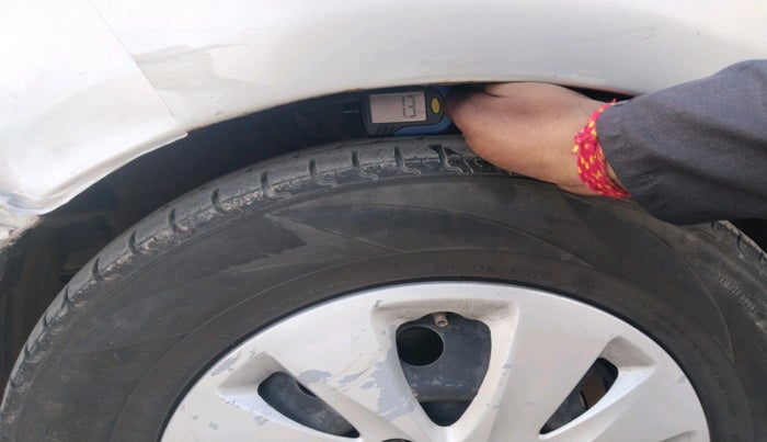 2011 Hyundai i10 SPORTZ 1.2, Petrol, Manual, 2,16,205 km, tyre