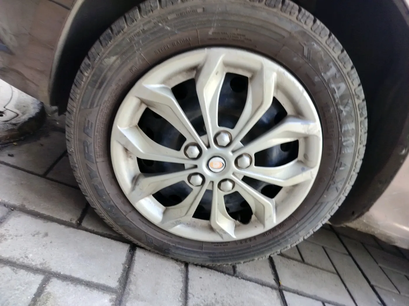 2014 Maruti Ertiga VXI, Petrol, Manual, 1,19,495 km, tyre