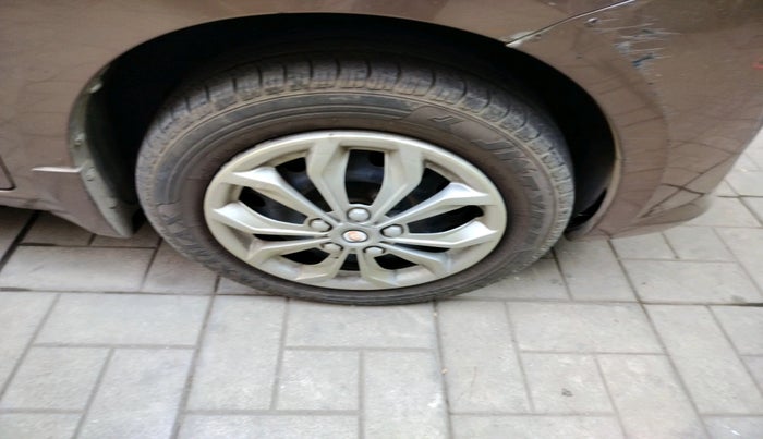 2014 Maruti Ertiga VXI, Petrol, Manual, 1,19,495 km, tyre