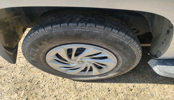 2015 Mahindra TUV300 T4, Diesel, Manual, 75,409 km, tyre