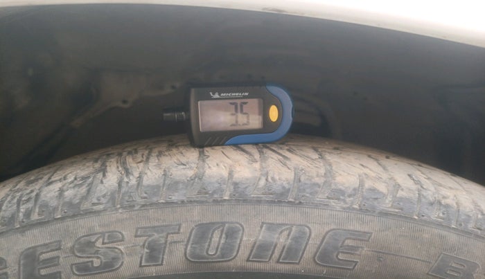 2016 Toyota Innova 2.5 VX 8 STR, Diesel, Manual, 1,45,472 km, tyre