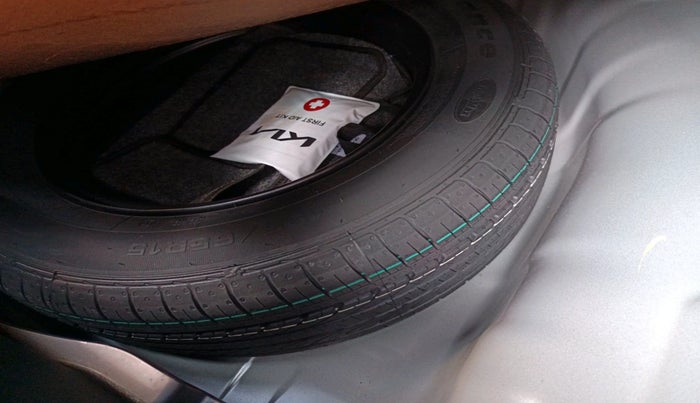 2023 KIA SONET HTX 1.0 DCT, Petrol, Automatic, 12,301 km, tyre