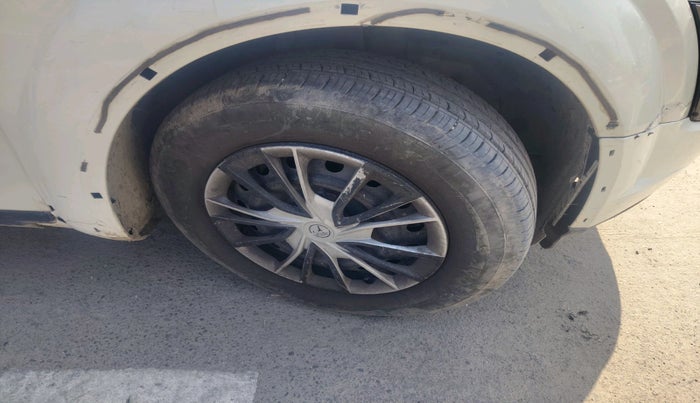 2021 Mahindra XUV500 W7, Diesel, Manual, 1,58,092 km, tyre