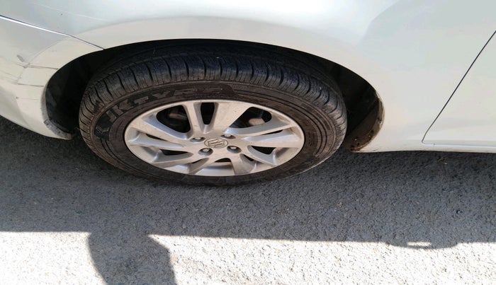 2014 Maruti Swift ZXI, Petrol, Manual, 50,688 km, tyre