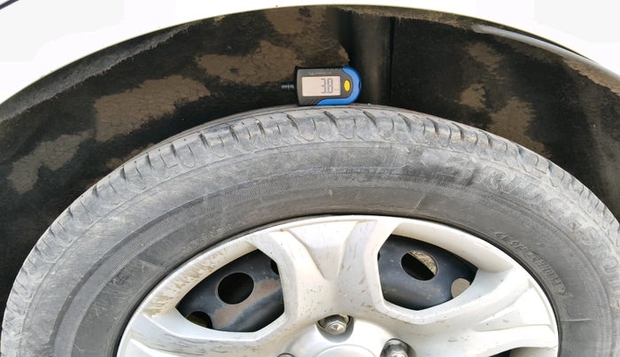 2015 Ford Ecosport AMBIENTE 1.5L DIESEL, Diesel, Manual, 1,47,942 km, tyre