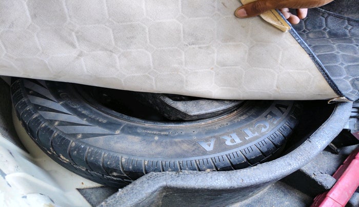 2012 Volkswagen Vento HIGHLINE DIESEL 1.6, Diesel, Manual, 1,00,260 km, tyre