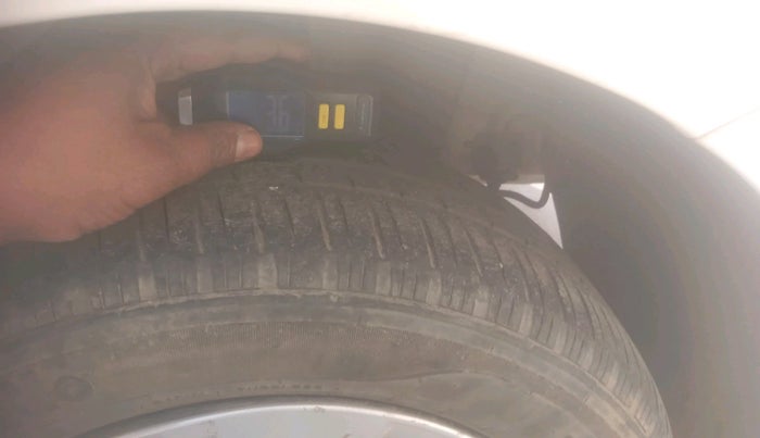 2015 Hyundai Xcent S 1.2, Petrol, Manual, 43,431 km, tyre