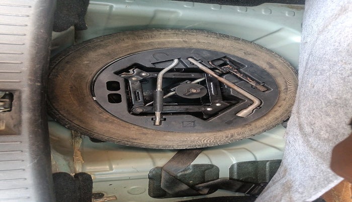 2016 Mahindra Kuv100 K8 D 5 STR, Diesel, Manual, 1,17,111 km, tyre