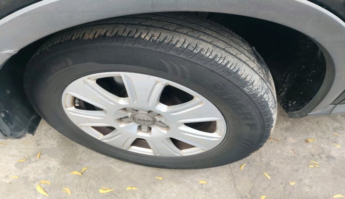 2014 Audi Q3 2.0 TDI QUATTRO, Diesel, Automatic, 1,04,044 km, tyre