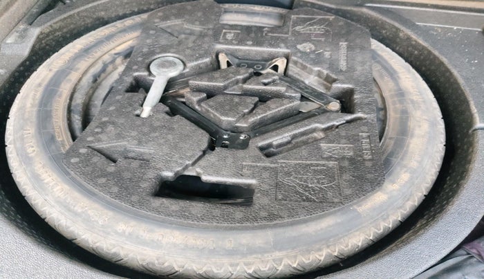 2014 Audi Q3 2.0 TDI QUATTRO, Diesel, Automatic, 1,04,044 km, tyre