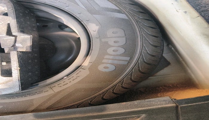 2013 Volkswagen Polo HIGHLINE1.2L, Petrol, Manual, 78,833 km, tyre