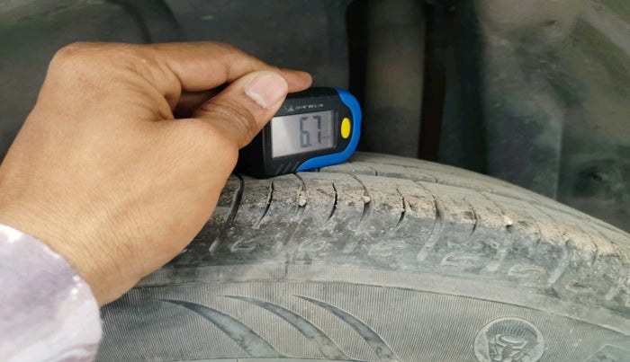 2022 Maruti BREZZA ZXI + SMART HYBRID DUAL TONE, Petrol, Manual, 15,613 km, tyre