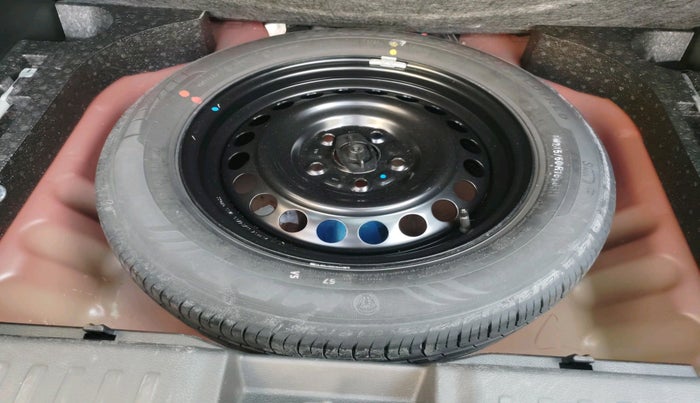 2022 Maruti BREZZA ZXI + SMART HYBRID DUAL TONE, Petrol, Manual, 15,613 km, tyre