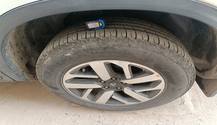 2020 Tata Harrier XZ PLUS 2.0L, Diesel, Manual, 88,635 km, tyre