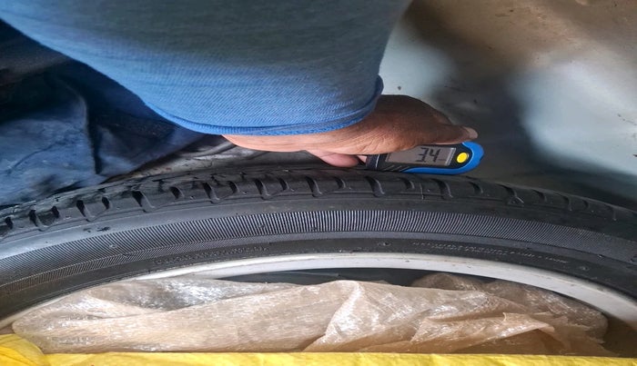 2011 Hyundai Verna FLUIDIC 1.6 VTVT SX, Petrol, Manual, 82,348 km, tyre