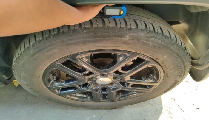 2018 Jeep Compass LIMITED (O) 2.0 DIESEL, Diesel, Manual, 1,07,872 km, tyre