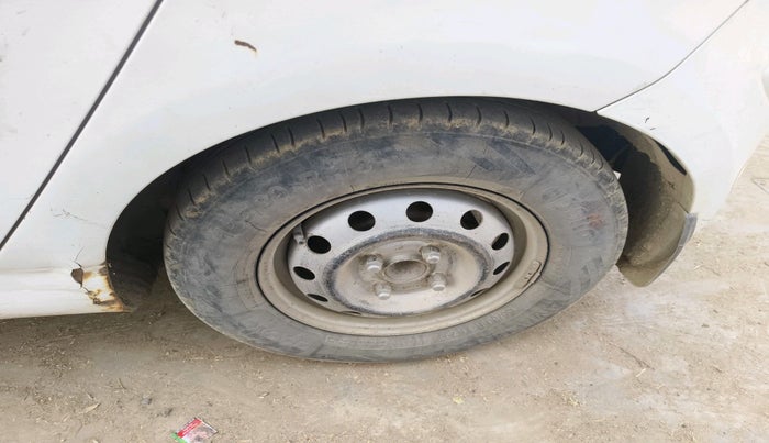 2014 Hyundai i10 MAGNA 1.1, CNG, Manual, 1,57,745 km, tyre