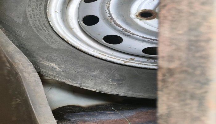 2014 Hyundai i10 MAGNA 1.1, CNG, Manual, 1,57,745 km, tyre