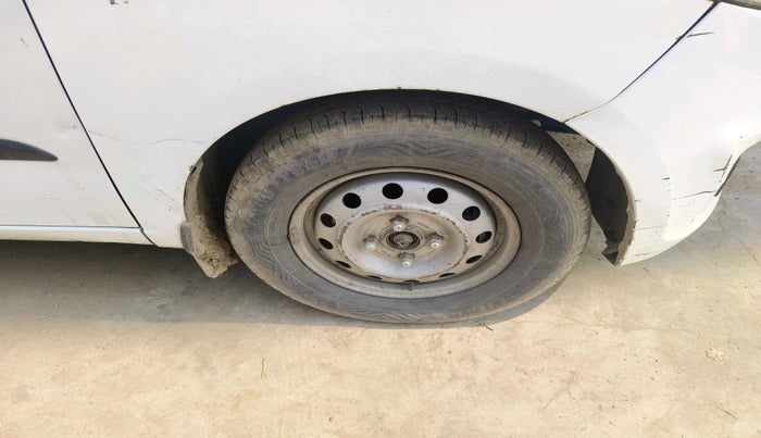 2014 Hyundai i10 MAGNA 1.1, CNG, Manual, 1,57,745 km, tyre