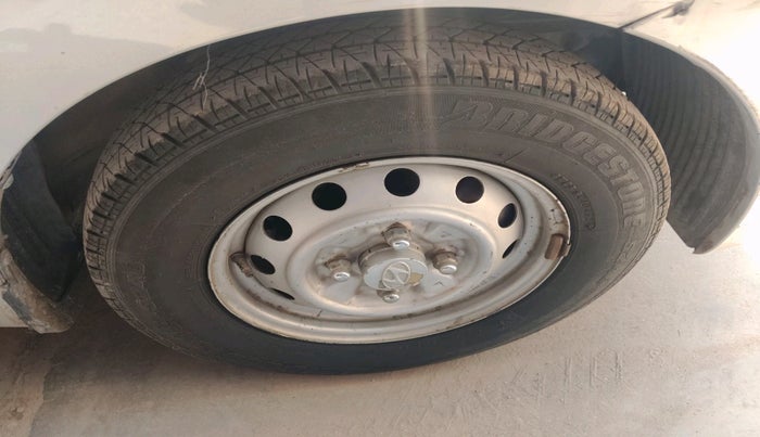 2014 Hyundai Eon ERA +, Petrol, Manual, 48,239 km, tyre