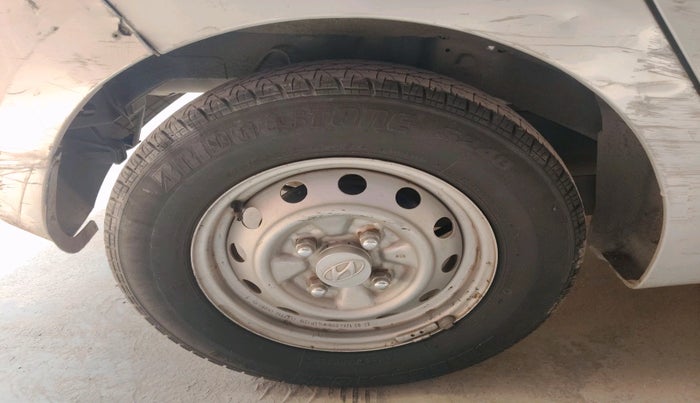 2014 Hyundai Eon ERA +, Petrol, Manual, 48,239 km, tyre