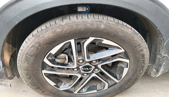 2023 KIA CARENS LUXURY PLUS 1.5 DIESEL AT 7 STR, Diesel, Automatic, 56,245 km, tyre