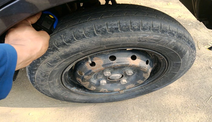 2017 Maruti Alto 800 LXI, Petrol, Manual, 27,269 km, tyre