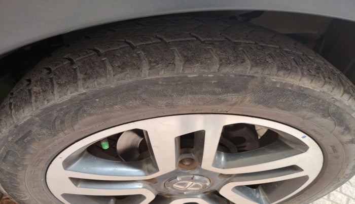 2017 Tata Hexa XTA 4X2 7 STR, Diesel, Automatic, 88,118 km, tyre