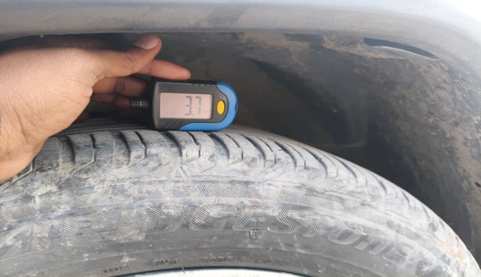 2017 Jeep Compass LONGITUDE (O) 2.0 DIESEL, Diesel, Manual, 1,42,000 km, tyre