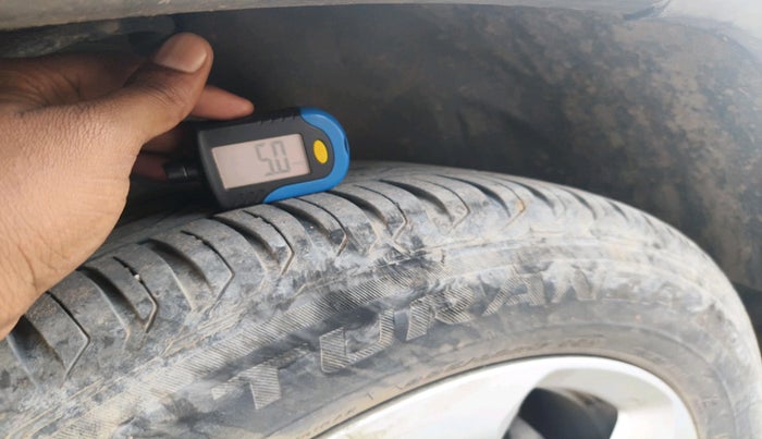 2017 Jeep Compass LONGITUDE (O) 2.0 DIESEL, Diesel, Manual, 1,42,000 km, tyre