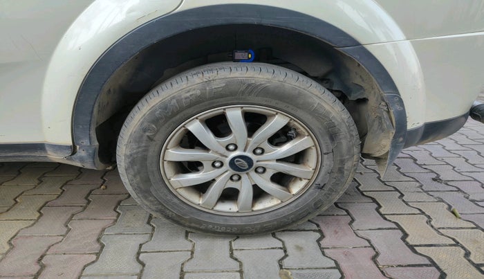 2018 Mahindra XUV500 W9, Diesel, Manual, 92,081 km, tyre