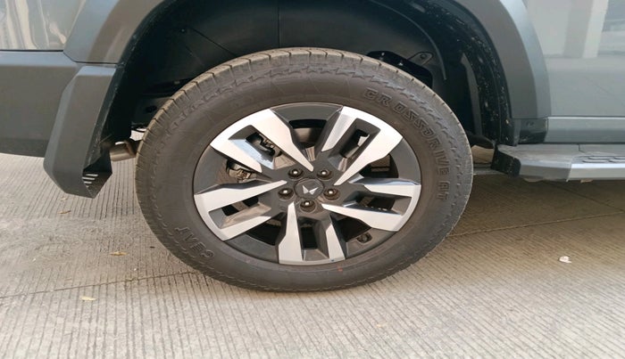 2025 Mahindra Thar Roxx AX7 L Diesel AT 4WD, Diesel, Automatic, 3,963 km, tyre