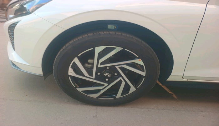 2025 Hyundai NEW I20 ASTA (O) 1.2 IVT, Petrol, Automatic, 2,575 km, tyre