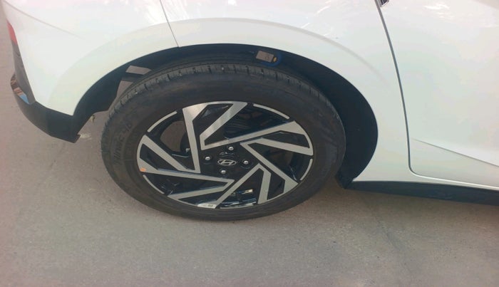 2025 Hyundai NEW I20 ASTA (O) 1.2 IVT, Petrol, Automatic, 2,575 km, tyre