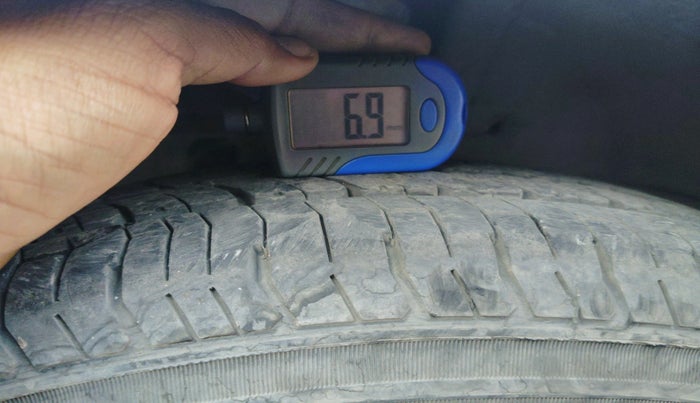 2011 Maruti Ritz LXI, Petrol, Manual, 1,00,000 km, tyre