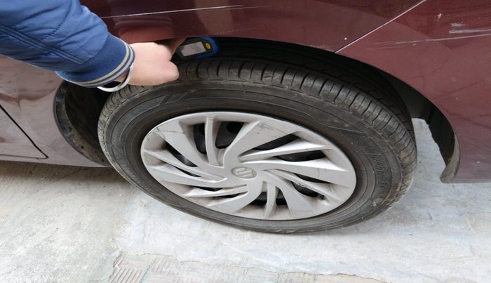 2021 Maruti Ertiga VXI SHVS, Petrol, Manual, 45,398 km, tyre