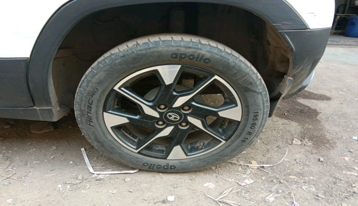 2022 Tata PUNCH CREATIVE  MT, Petrol, Manual, 84,445 km, tyre