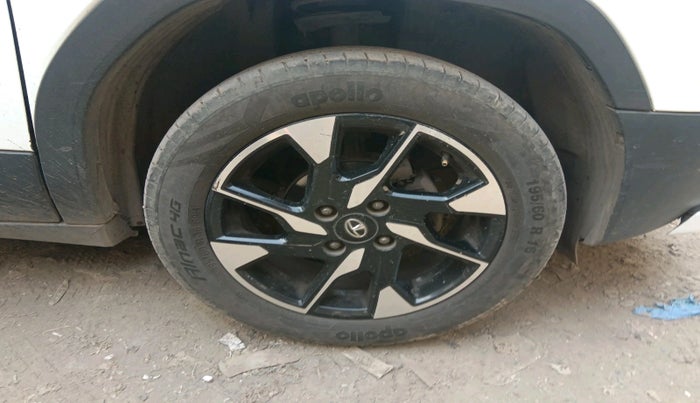 2022 Tata PUNCH CREATIVE  MT, Petrol, Manual, 84,445 km, tyre