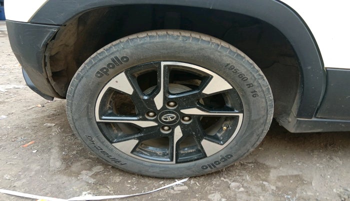 2022 Tata PUNCH CREATIVE  MT, Petrol, Manual, 84,445 km, tyre