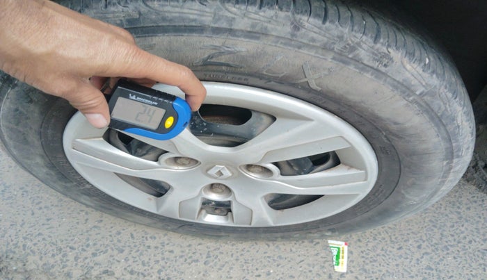 2016 Renault Kwid RXT 0.8, Petrol, Manual, 2,04,832 km, tyre